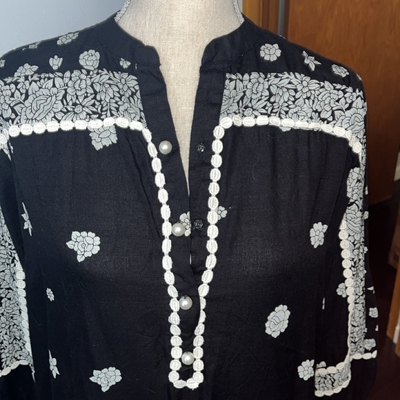 Sana Safinaz slub cotton dress w/ pearl buttons & lace accents - Picture 2 of 8